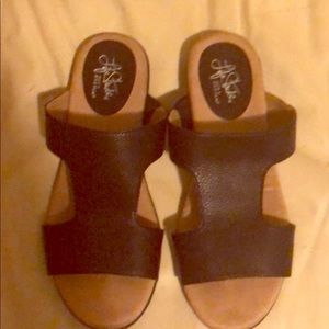 Life Stride Black Sandals